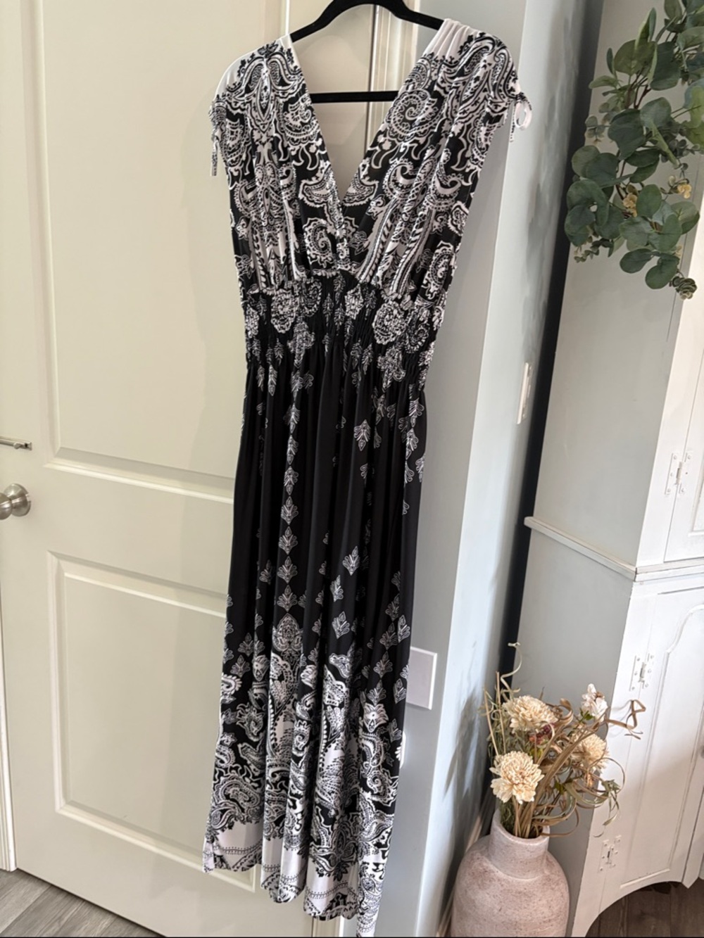 Black & White Paisley V-Neck Maxi Dress